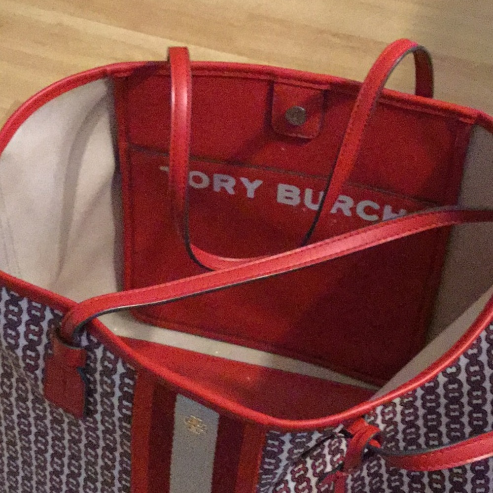 Tory Burch handbag ideal for holiday Xmas - Picture 2 of 3